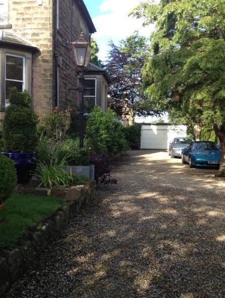 Number27Harrogate Bed & Breakfast Екстериор снимка